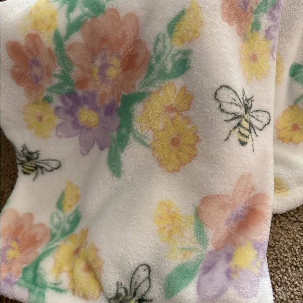 Floral Bee Throw Blanket - White and Multicolor - Picture 2 of 6
